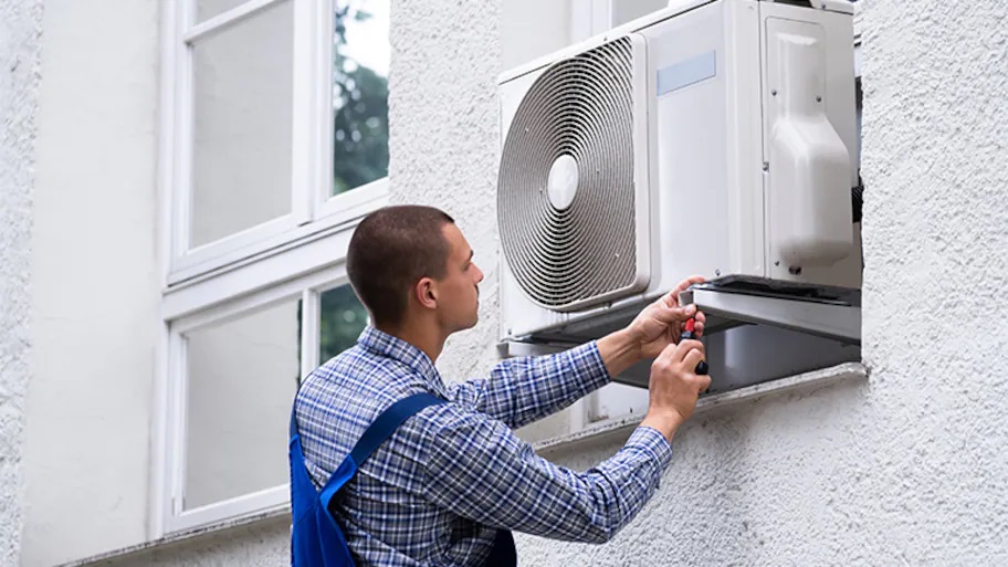 professional repairing window air conditioner